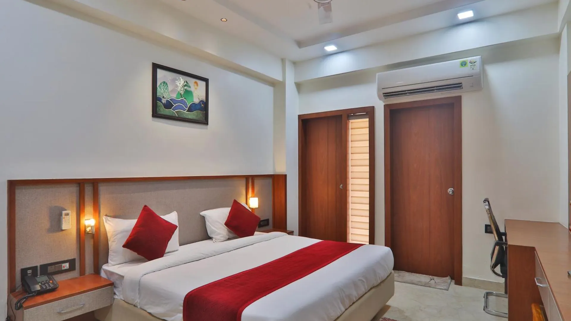 Hotel Premium Grand Fully Air Condition And Spacious Room Top Rated And Most Luxury Hotel Near Taj Mahal Agra