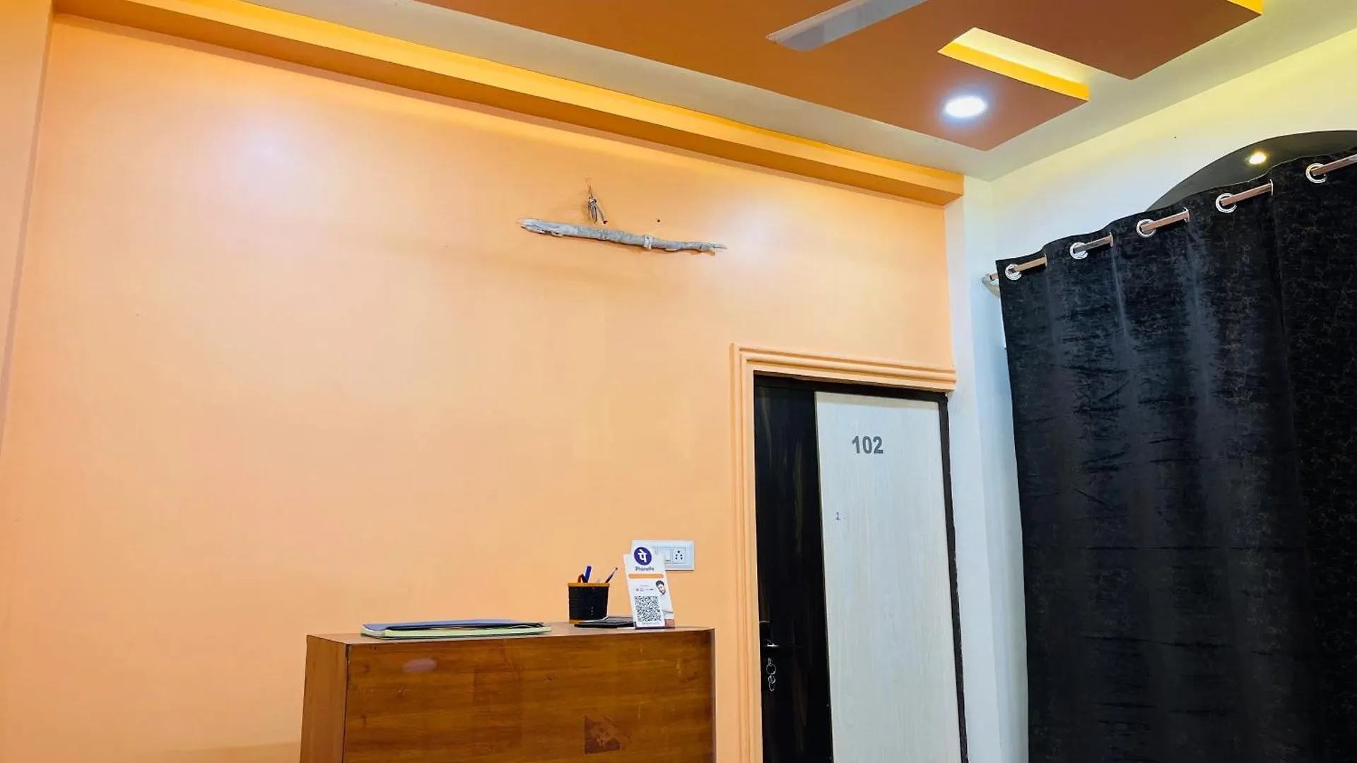 Hotel Premium Grand Fully Air Condition And Spacious Room Top Rated And Most Luxury Hotel Near Taj Mahal Agra