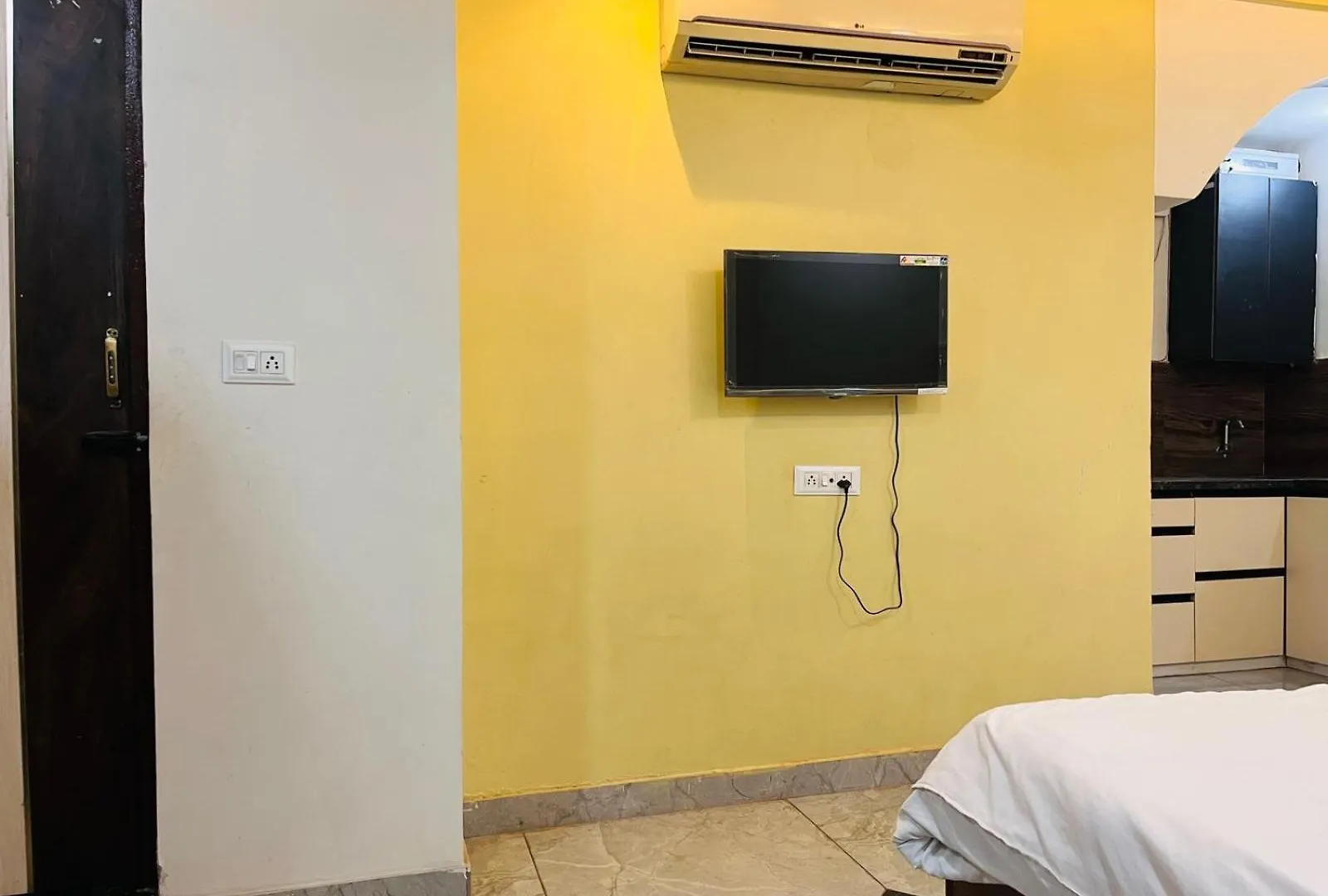 Hotel Premium Grand Fully Air Condition And Spacious Room Top Rated And Most Luxury Hotel Near Taj Mahal Agra