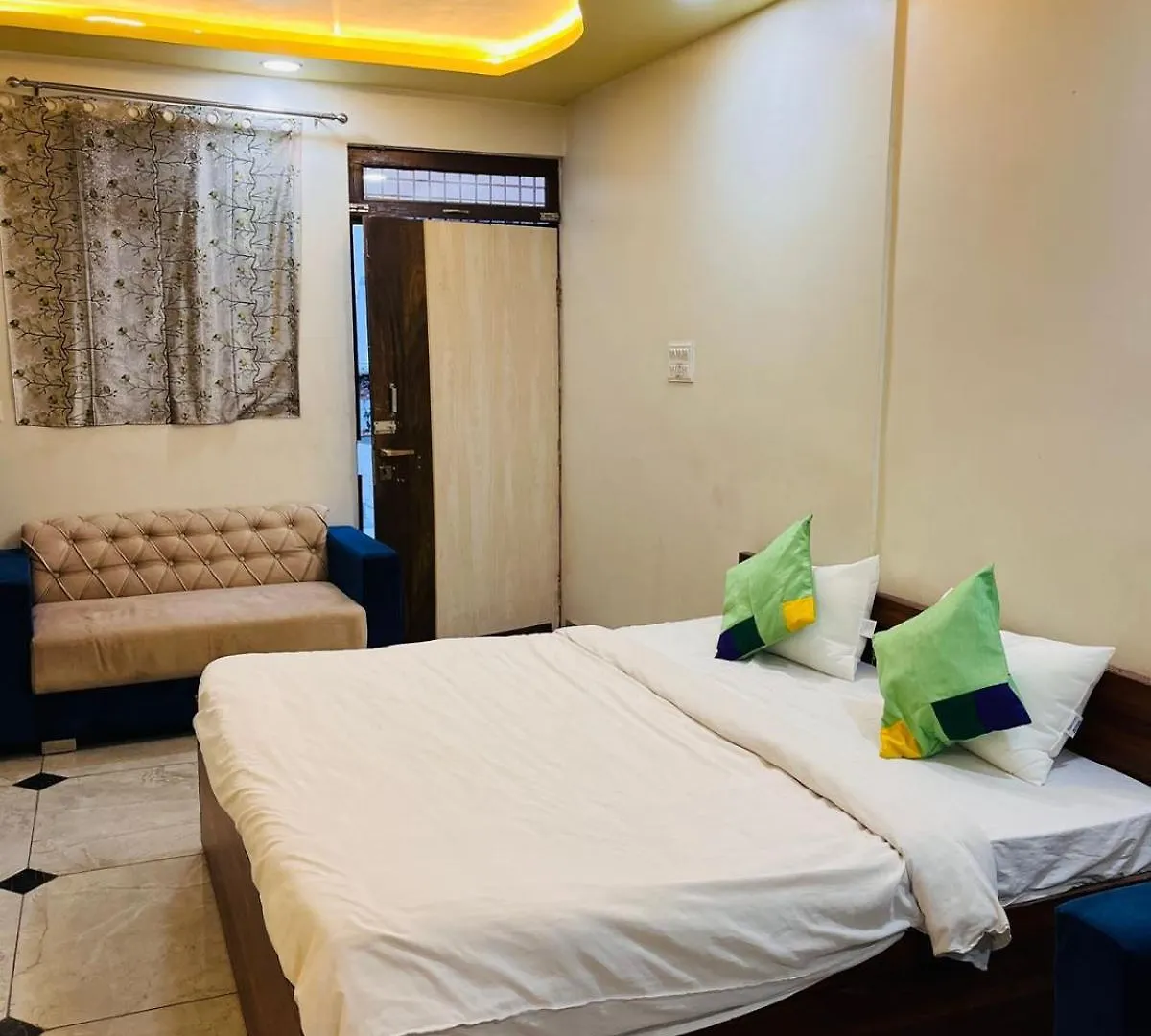 Hotel Premium Grand Fully Air Condition And Spacious Room Top Rated And Most Luxury Hotel Near Taj Mahal Agra