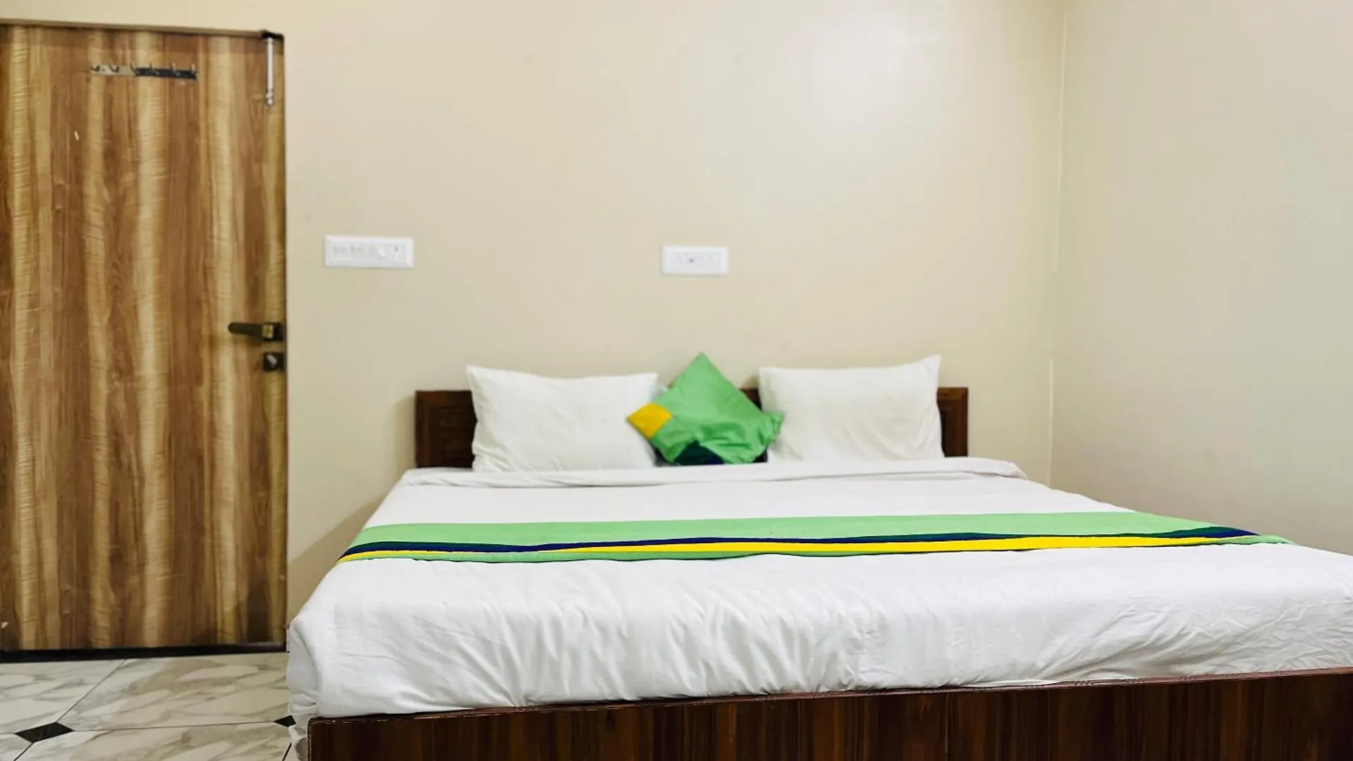Hotel Premium Grand Fully Air Condition And Spacious Room Top Rated And Most Luxury Hotel Near Taj Mahal Agra  3*, Agra (Uttar Pradesh)