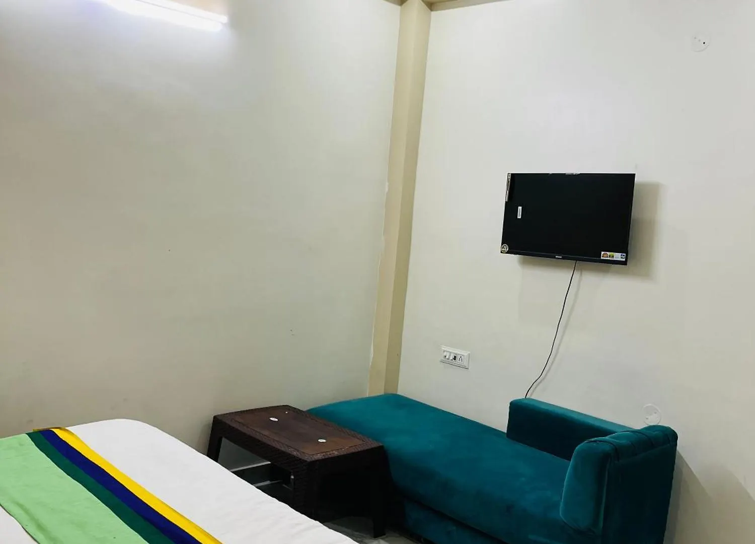 Hotel Premium Grand Fully Air Condition And Spacious Room Top Rated And Most Luxury Hotel Near Taj Mahal Agra  India