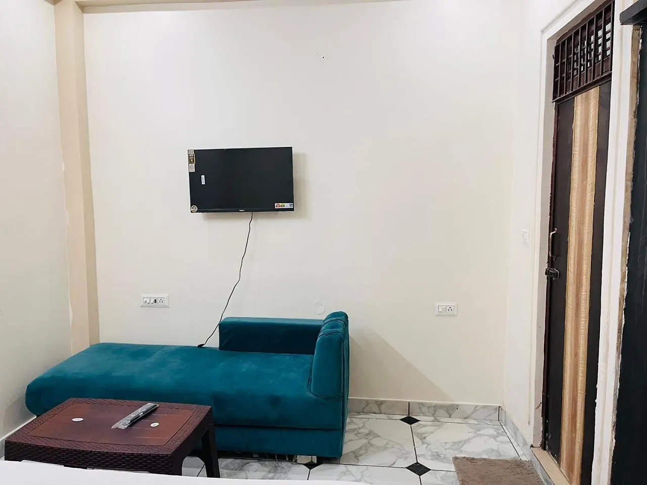 Hotel Premium Grand Fully Air Condition And Spacious Room Top Rated And Most Luxury Hotel Near Taj Mahal Agra