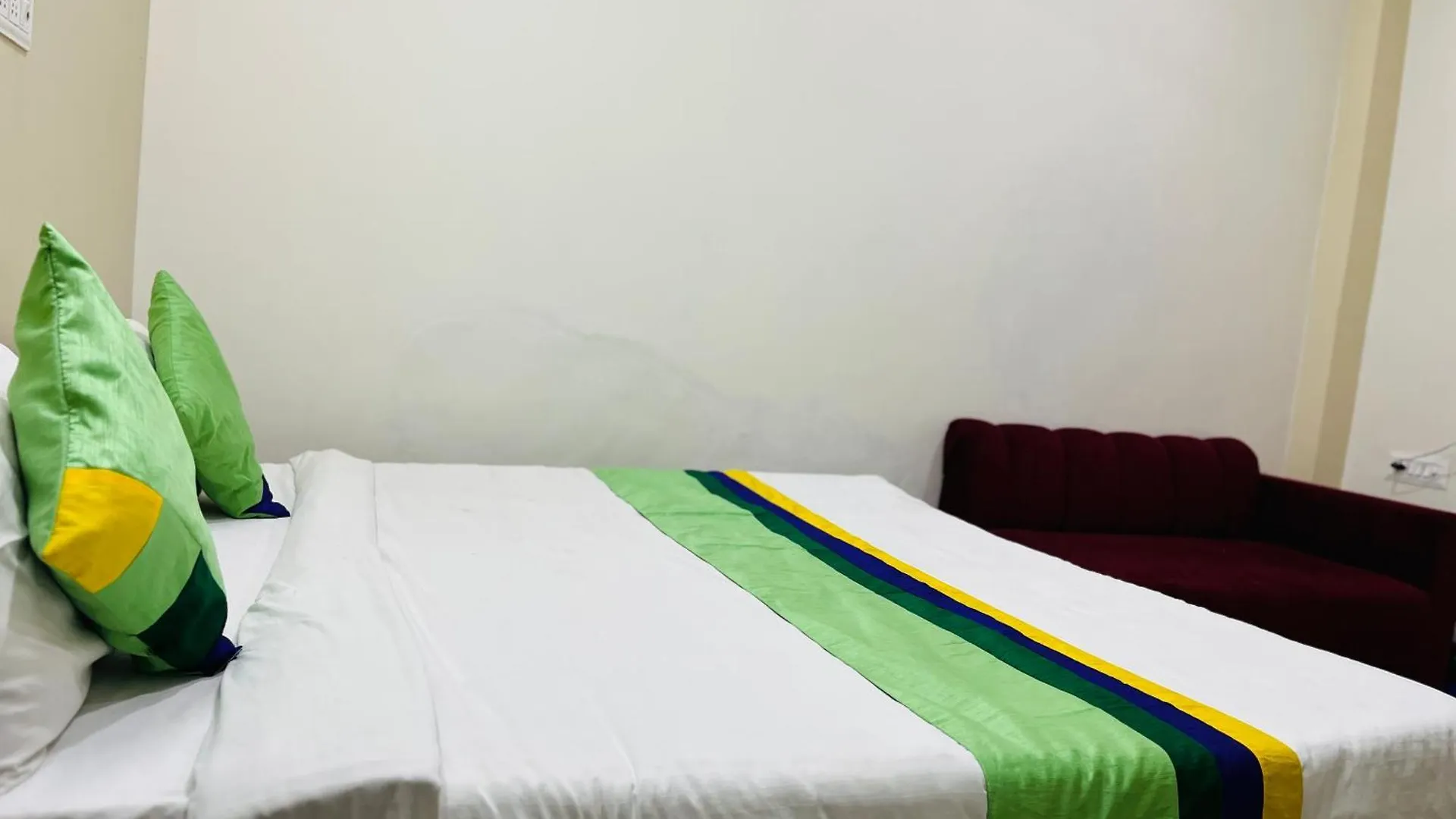 Hotel Premium Grand Fully Air Condition And Spacious Room Top Rated And Most Luxury Hotel Near Taj Mahal Agra