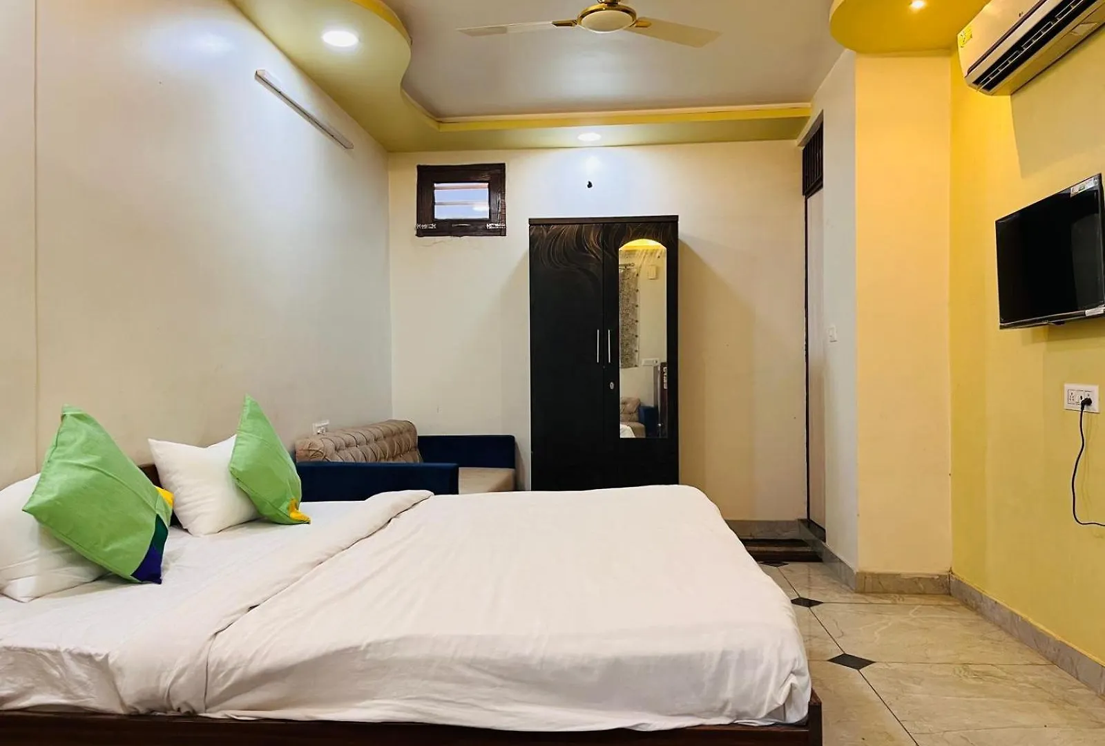 Hotel Premium Grand Fully Air Condition And Spacious Room Top Rated And Most Luxury Hotel Near Taj Mahal Agra  Agra (Uttar Pradesh)